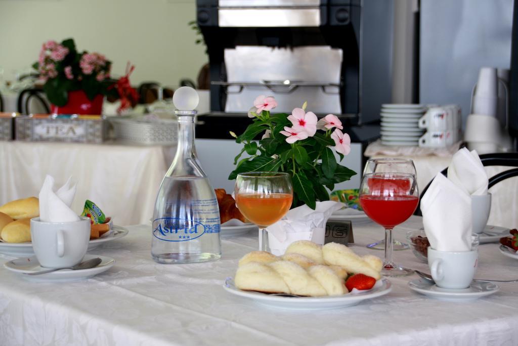 Hotel Astrid Cervia Ngoại thất bức ảnh