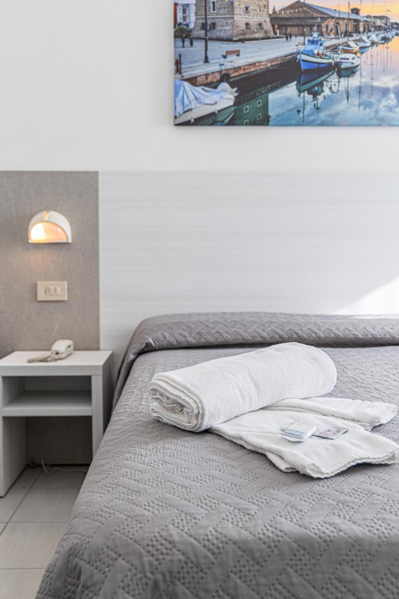 Hotel Astrid Cervia Ngoại thất bức ảnh