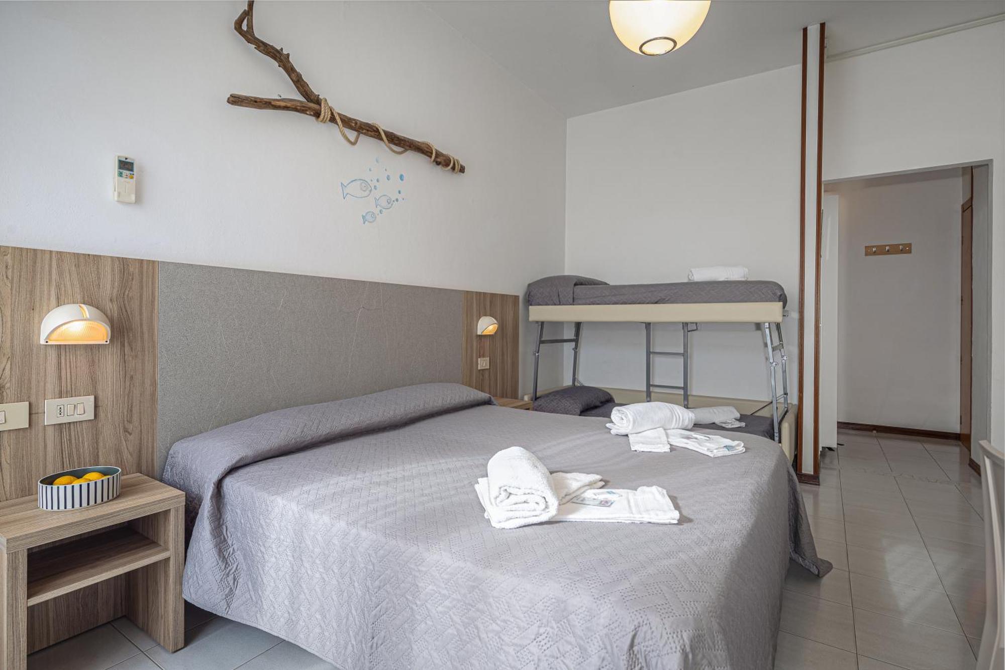 Hotel Astrid Cervia Ngoại thất bức ảnh