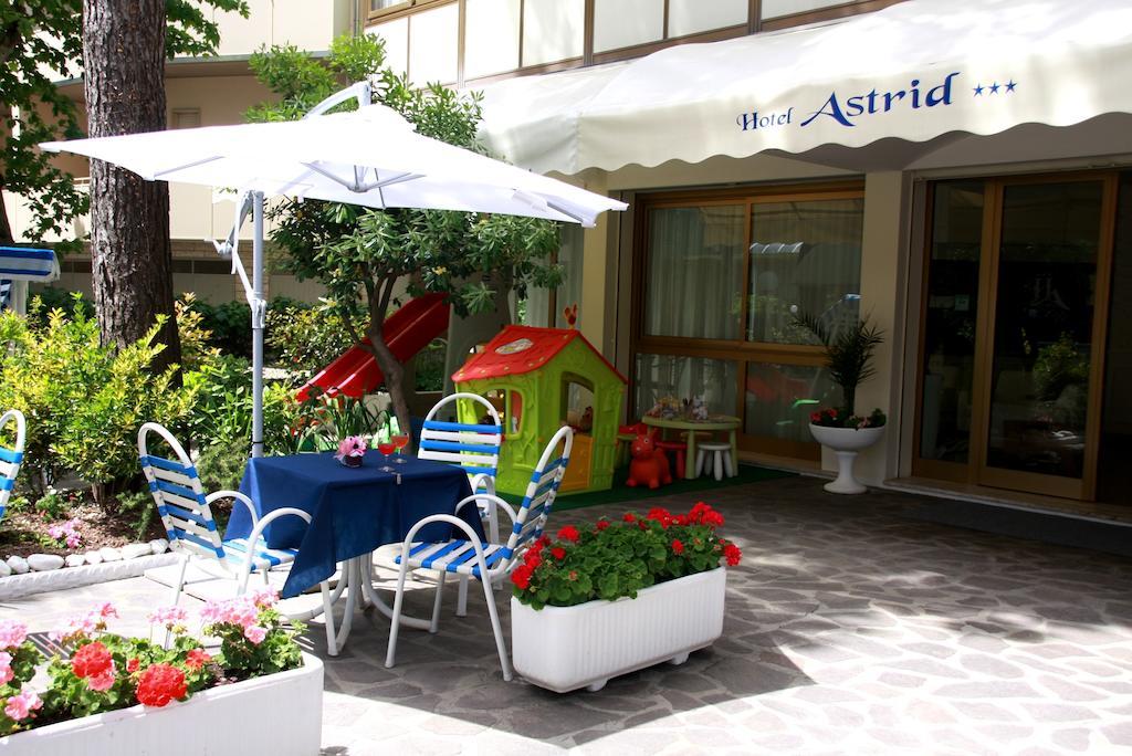 Hotel Astrid Cervia Ngoại thất bức ảnh