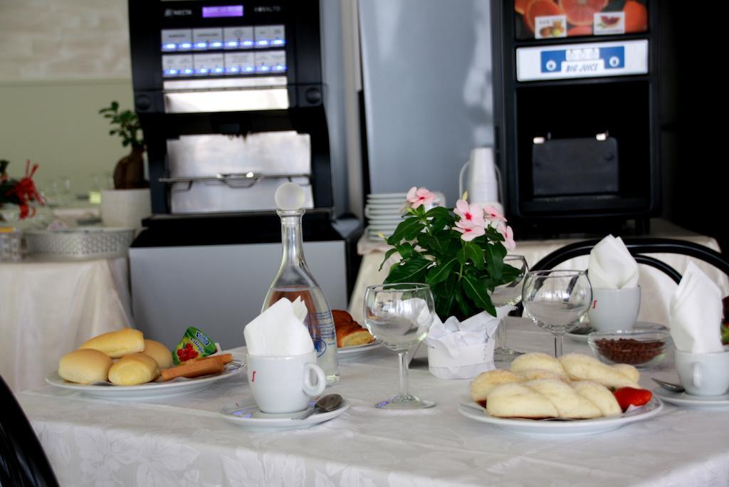 Hotel Astrid Cervia Ngoại thất bức ảnh