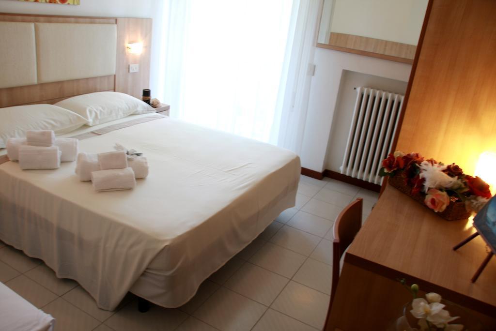 Hotel Astrid Cervia Phòng bức ảnh