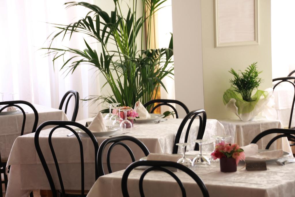Hotel Astrid Cervia Ngoại thất bức ảnh