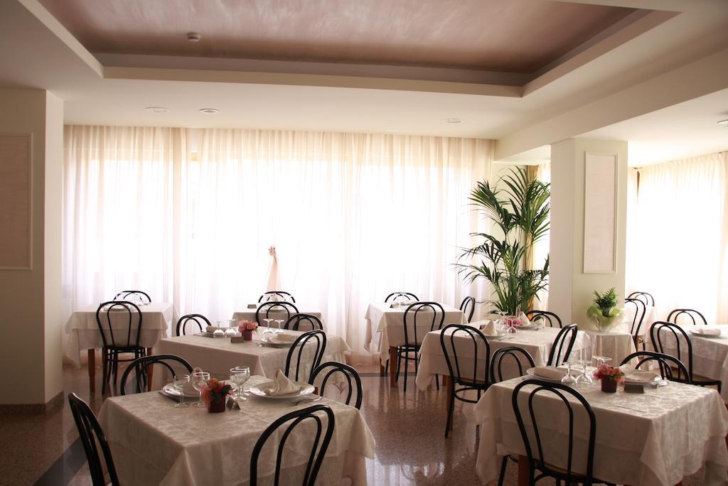 Hotel Astrid Cervia Ngoại thất bức ảnh